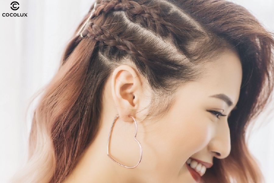 Tóc chân rết tết sát da đầu là điểm nhấn cá tính cho phong cách hiện đại và phá cách